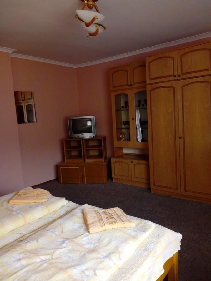 Отели типа «постель и завтрак» Ibolya-Imola(Ungvári) Прайд-27